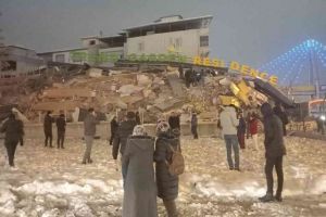 Ελληνας στην Τουρκία: Ερείπια, εγκλωβισμένοι κι απόγνωση – Σε αλάνες χιλιάδες άνθρωποι
