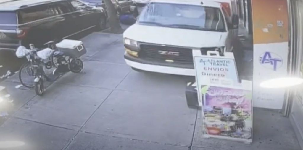 Οδηγός φορτηγού παρέσυρε τρεις πεζούς την ώρα που τον καταδίωκε η Αστυνομία