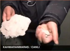 Σεισμός στην Τουρκία: Σπάνε με τα χέρια τα τσιμέντα στα ερείπια