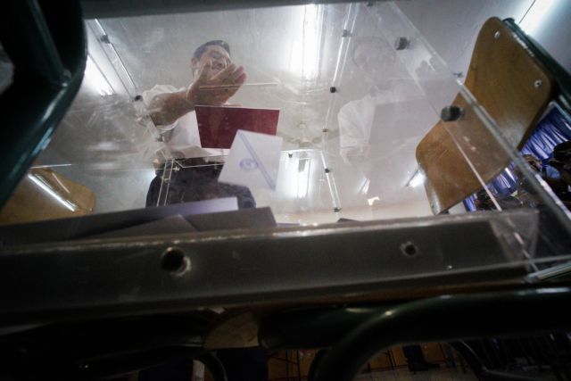 Δημοσκόπηση: Ποια μεγάλη ηλικιακή ομάδα στέλνει τον Σύριζα στο Μαξίμου