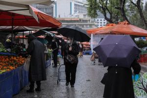 Κακοκαιρία «Μπάρμπαρα»: Κλειστές οι λαϊκές στην Αττική τη Δευτέρα