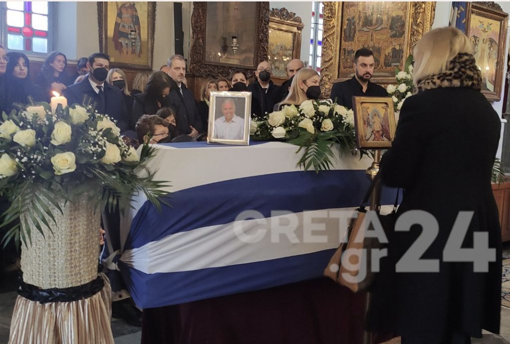 Μανούσος Βολουδάκης: Αυτή την ώρα η κηδεία του στην Κρήτη
