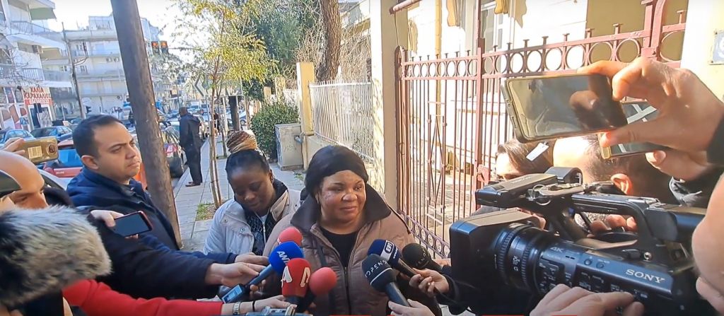 Θεσσαλονίκη: «Την άφησαν να πεθάνει επειδή ήταν μαύρη» – Ξεσπά η μητέρα του 2,5 ετών παιδιού που έσβησε στο δημοτικό βρεφοκομείο