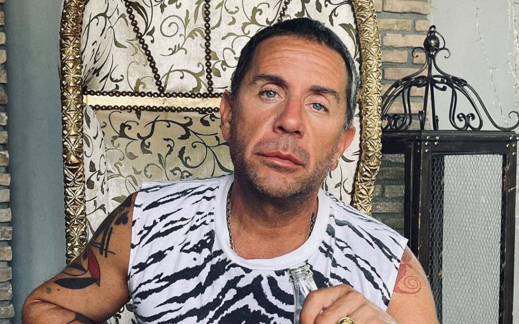 Γιώργος Μαζωνάκης: Στις γυναίκες φυλακές Κορυδαλλού για τον Άγιο Βαλεντίνο