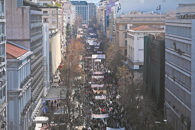 Ο ΣΥΡΙΖΑ αναζητά τώρα νέες συγκλίσεις στη σκιά της τραγωδίας