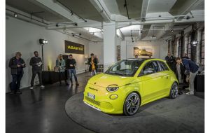 Το  συλλεκτικό Abarth 500e ξεπουλάει πριν βγει στην αγορά