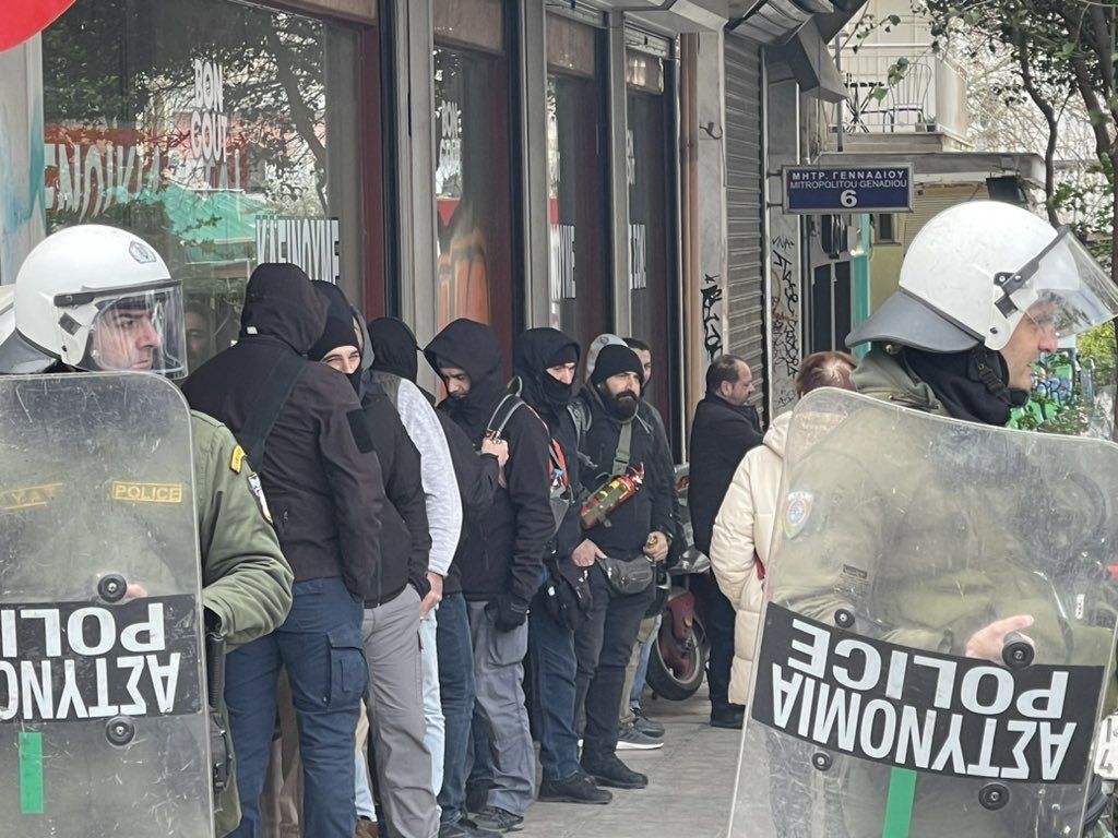 Θεσσαλονίκη: Κουκουλοφόροι ανάμεσα στα ΜΑΤ