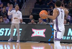 March Madness: Προσποιήθηκε καβγά με τον προπονητή του και έδωσε ασίστ για alley-oop κάρφωμα