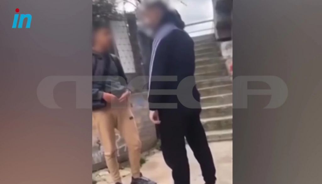 Άγριος ξυλοδαρμός ανηλίκου σε σχολείο – Τραβούσε βίντεο συμμαθήτριά του
