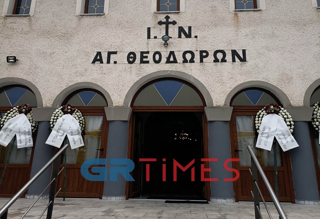 Τέμπη: Θρήνος στην κηδεία του 29χρονου μηχανοδηγού Νίκου Ναλμπάντη στην Περαία Εδεσσας