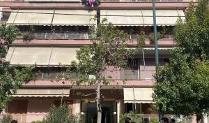 Σοκ στη Νέα Σμύρνη: Ανήλικος μαχαίρωσε την 54χρονη μητέρα του