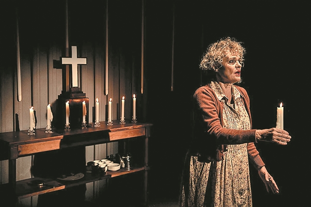 Διακωμωδώντας το απόλυτο κακό