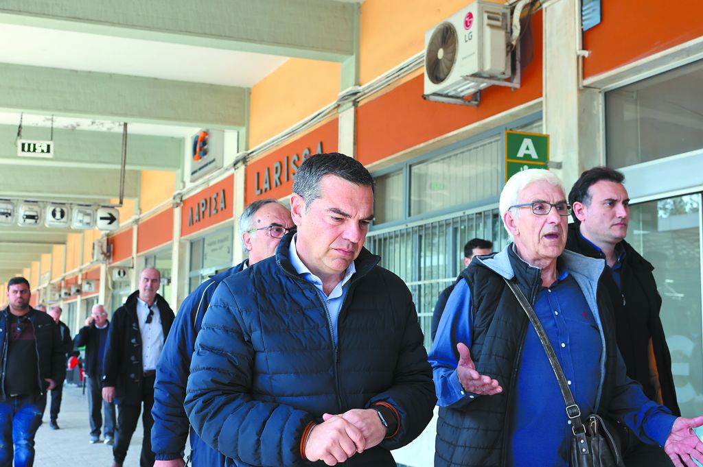 Μπροστά ο Τσίπρας, πίσω η εσωστρέφεια