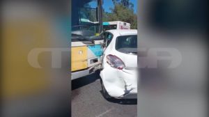 Λεωφορείο συγκρούστηκε με δύο ΙΧ στη Συγγρού