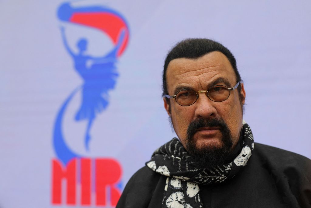 Ενας εγγονός ντε Γκωλ, ο Στίβεν Σιγκάλ και μία περίεργη συγκέντρωση στη Μόσχα