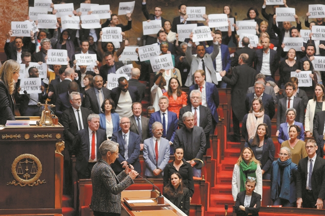 Οργή λαού στη Γαλλία εναντίον του Μακρόν