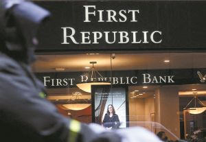 Ενας κόσμος στη σκιά της «μονιμοκρίσης»