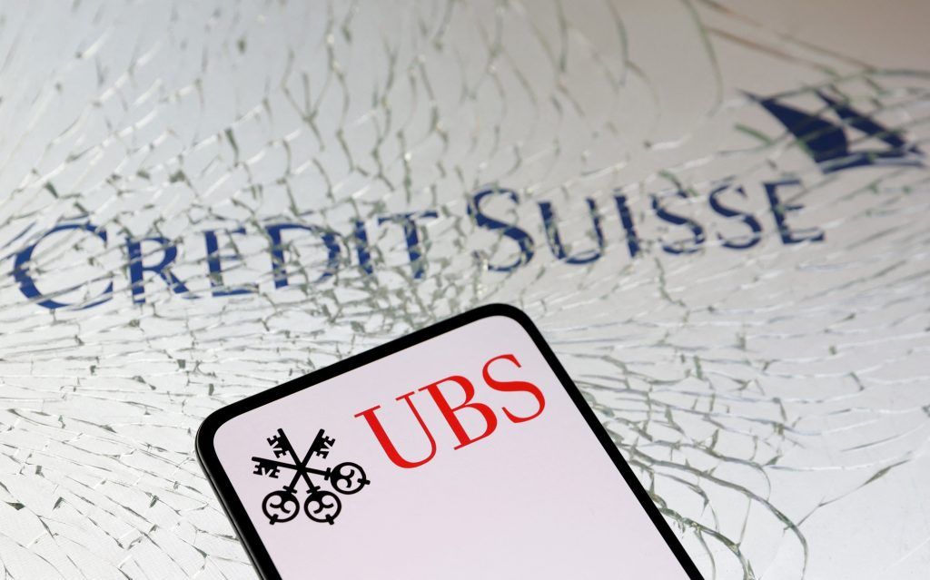 Credit Suisse: Ετοιμη να σκάσει η «βόμβα» των νομικών προσφυγών – Ποιοι θέλουν να χαλάσει το deal