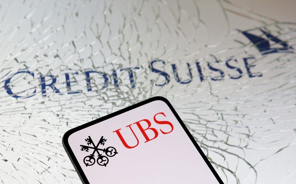 Credit Suisse: Ετοιμη να σκάσει η «βόμβα» των νομικών προσφυγών – Ποιοι θέλουν να χαλάσει το deal