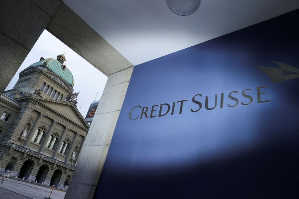 Σάλος: Βροχή τα μπόνους στα μεγαλοστελέχη της χρεοκοπημένης Credit Suisse