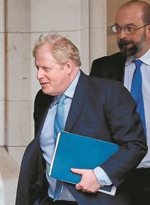 Απολογία Τζόνσον «με το χέρι στην καρδιά» για τα κορωνοπάρτι