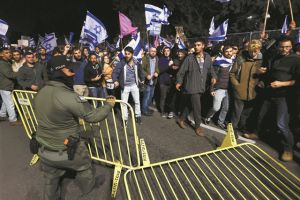 Ο Νετανιάχου απέπεμψε τον υπουργό Αμυνας