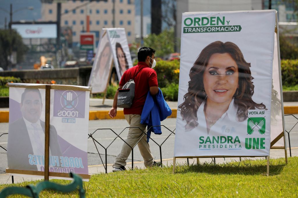 Προεδρικές εκλογές στη Γουατεμάλα: Προηγoύνται δημοσκοπικά κόρη πρώην δικτάτορα και πρώην πρώτη κυρία