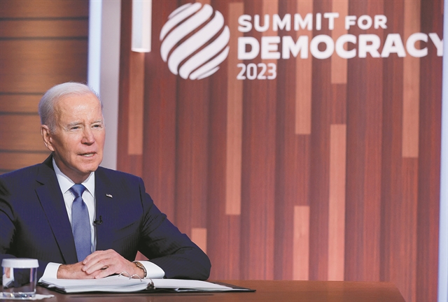 Ο Μπάιντεν δίνει άλλα 690 εκατ. δολάρια για τη στήριξη των δημοκρατιών