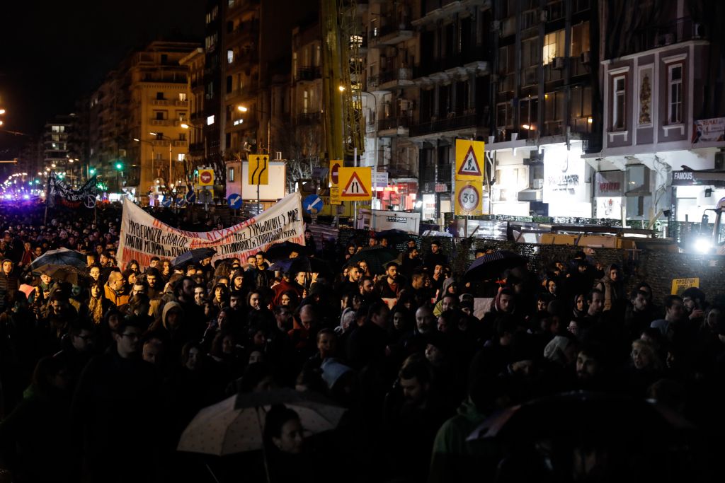 Ο Διεθνής Τύπος για τα Τέμπη: «Ο πόνος έχει μετατραπεί σε οργή στην Ελλάδα»