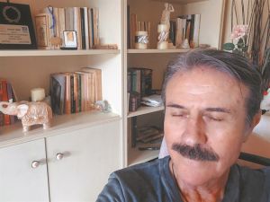Τάκης Χρυσικάκος