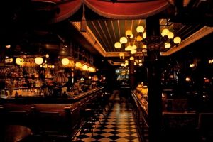 Αναστέλλονται οι νέες άδειες λειτουργίας κέντρων διασκέδασης στο Κολωνάκι