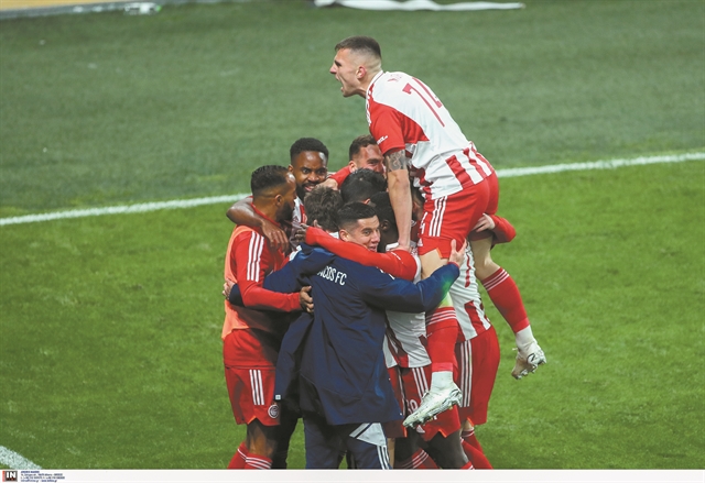 Αποθέωση στον Ρέντη