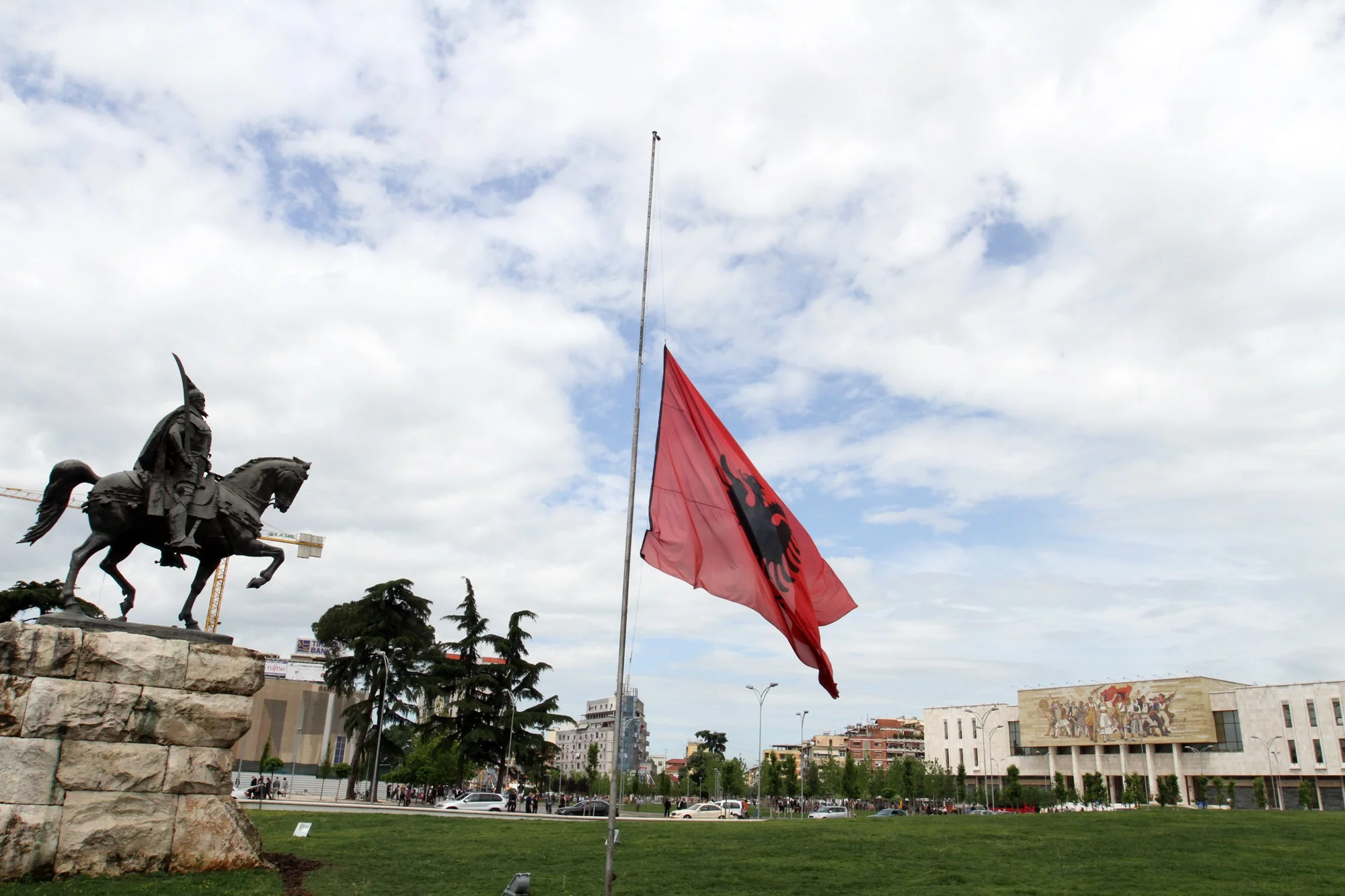Ημέρα εθνικού πένθους στην Αλβανία για τους νεκρούς στα Τέμπη
