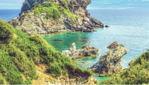 Σκόπελος: Στις 10 πιο εμβληματικές κινηματογραφικές τοποθεσίες του κόσμου