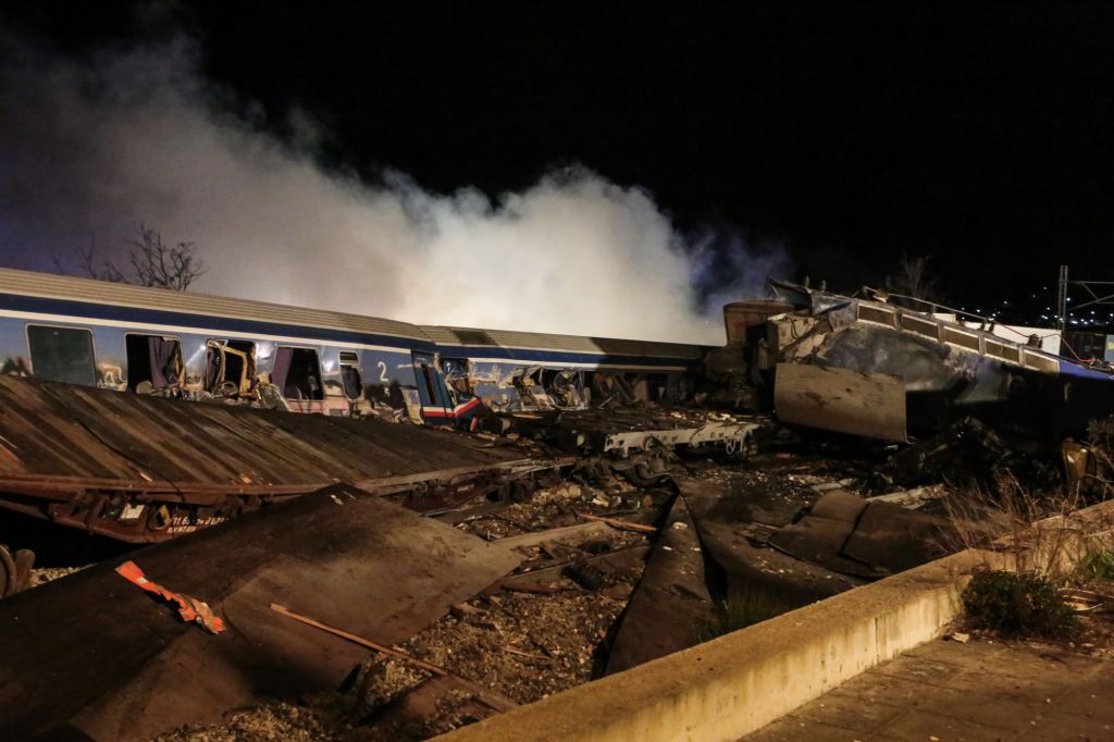 Τέμπη: Πρώτο θέμα στα ξένα ΜΜΕ η πολύνεκρη τραγωδία μετά τη σύγκρουση τρένων