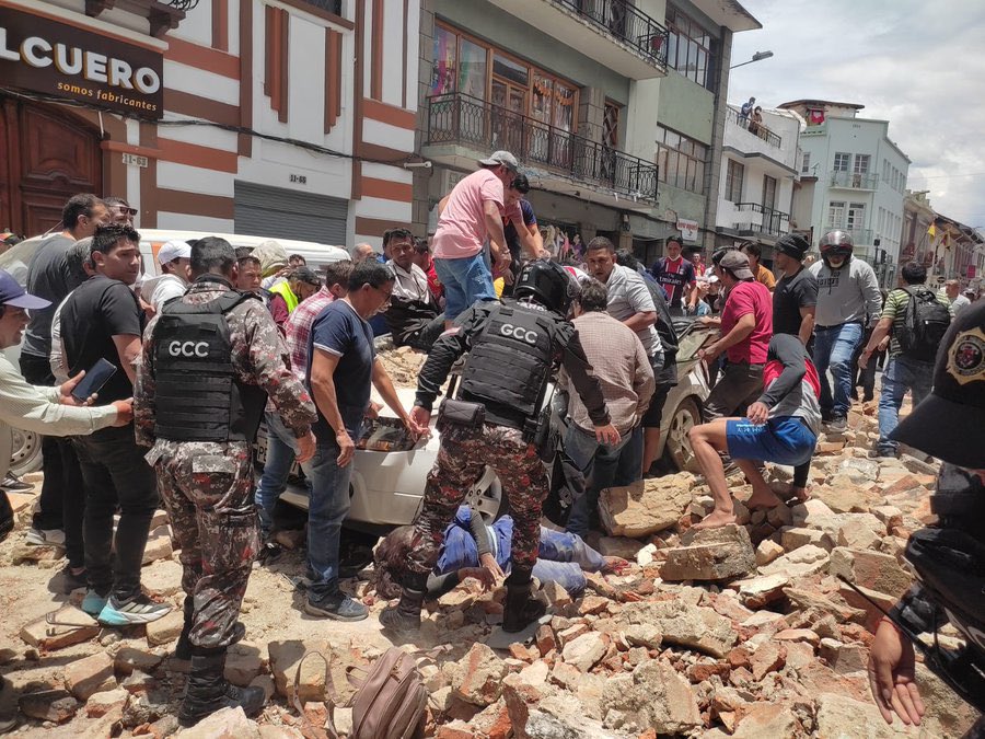 Τουλάχιστον τέσσερις νεκροί και μεγάλες καταστροφές από τον ισχυρό σεισμό 6,8 Ρίχτερ - Σκληρές εικόνες | tanea.gr