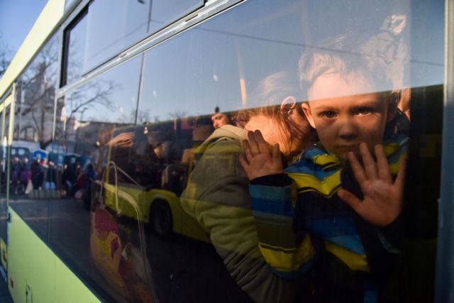 Βρετανία: Παιδιά προσφύγων θα κρατούνται ή θα απελαύνονται σύμφωνα με νέο νομοσχέδιο