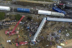 Τέμπη: Οι δραματικές στιγμές πριν και μετά τη φονική σύγκρουση των τρένων