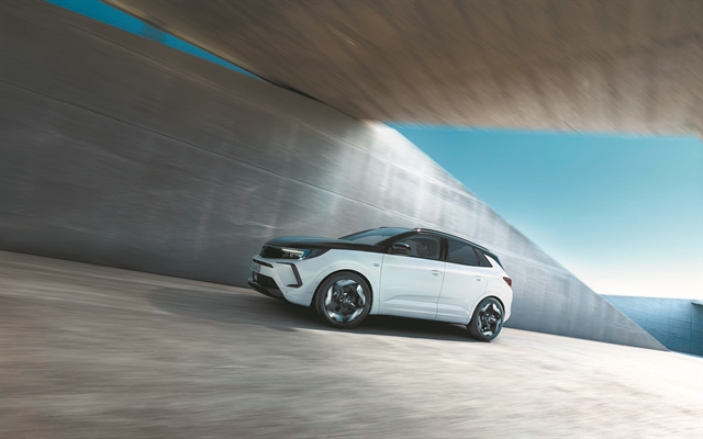 OPEL: AΛΛΑΓΗ ΦΡΟΥΡΑΣ ΓΙΑ ΤΟ GRANDLAND