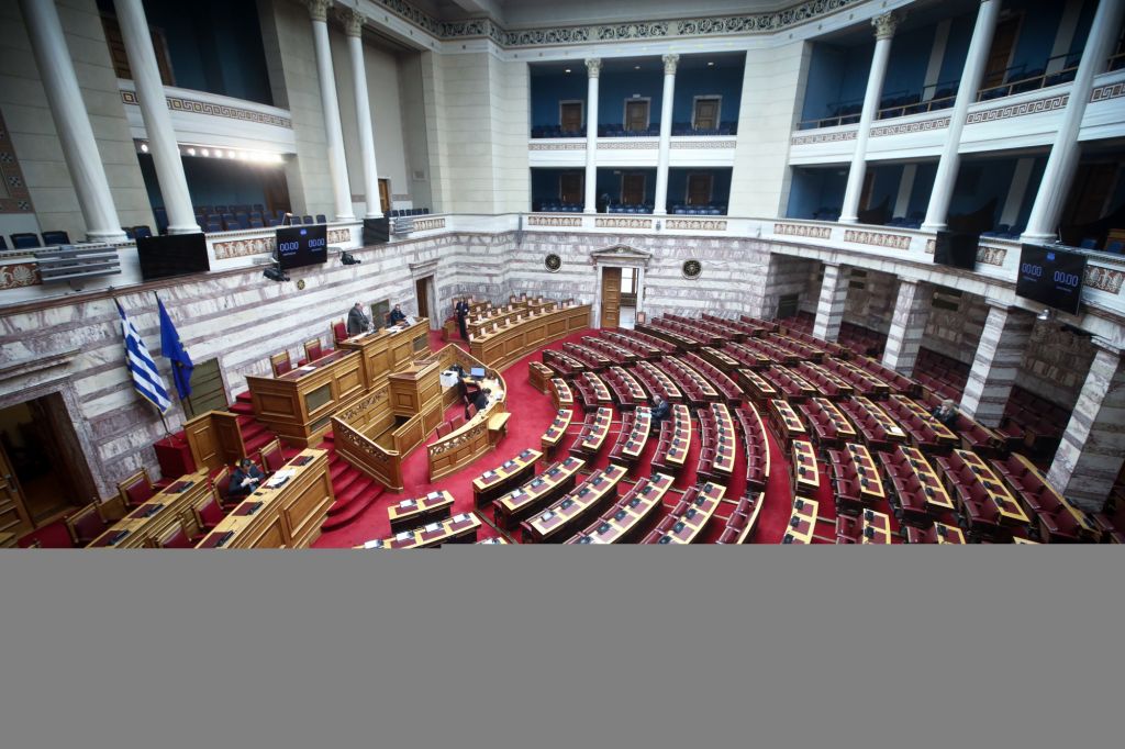 Τέμπη: Στη Βουλή το νομοσχέδιο με τα μέτρα στήριξης συγγενών θυμάτων