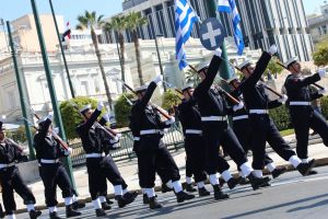 Live η μεγάλη στρατιωτική παρέλαση στο κέντρο της Αθήνας – Ποια τμήματα θα παρελάσουν