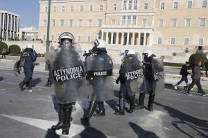 Τέμπη: Δεν υπήρξε τραυματισμός γυναίκας από αστυνομικούς στο Σύνταγμα λέει η ΕΛ.ΑΣ