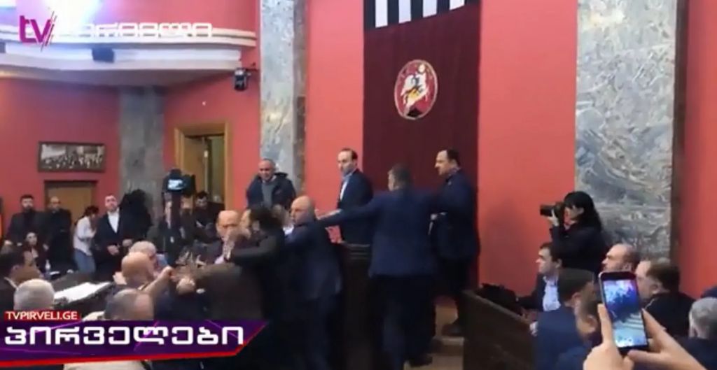 Γεωργία: Αγριο ξύλο μεταξύ βουλευτών στο Κοινοβούλιο