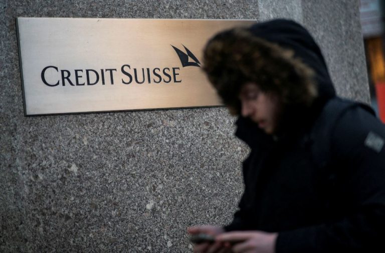 Credit Suisse – UBS: Επικριτικά σχόλια στον Τύπο της Ελβετίας για τη συγχώνευση