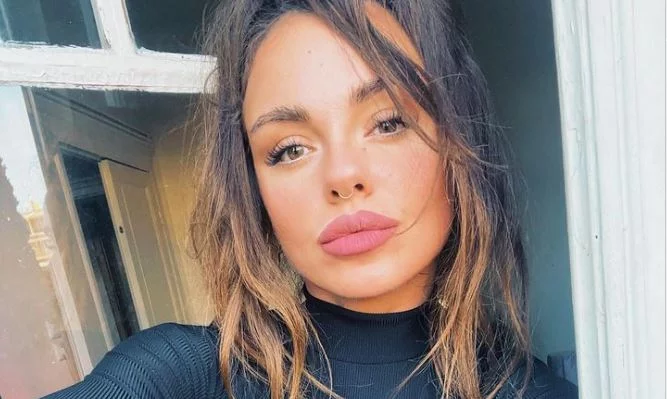 Τέμπη: «Μαμά ζω, καίγεται ο κόσμος» – Τα πρώτα λόγια πρώην παίκτριας του Big Brother