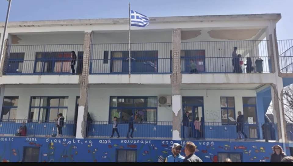«Καμπανάκι» Τσελέντη για σχολείο της Χίου: «Θα βιώσουμε νέα Τέμπη σε περίπτωση σεισμού» | tanea.gr