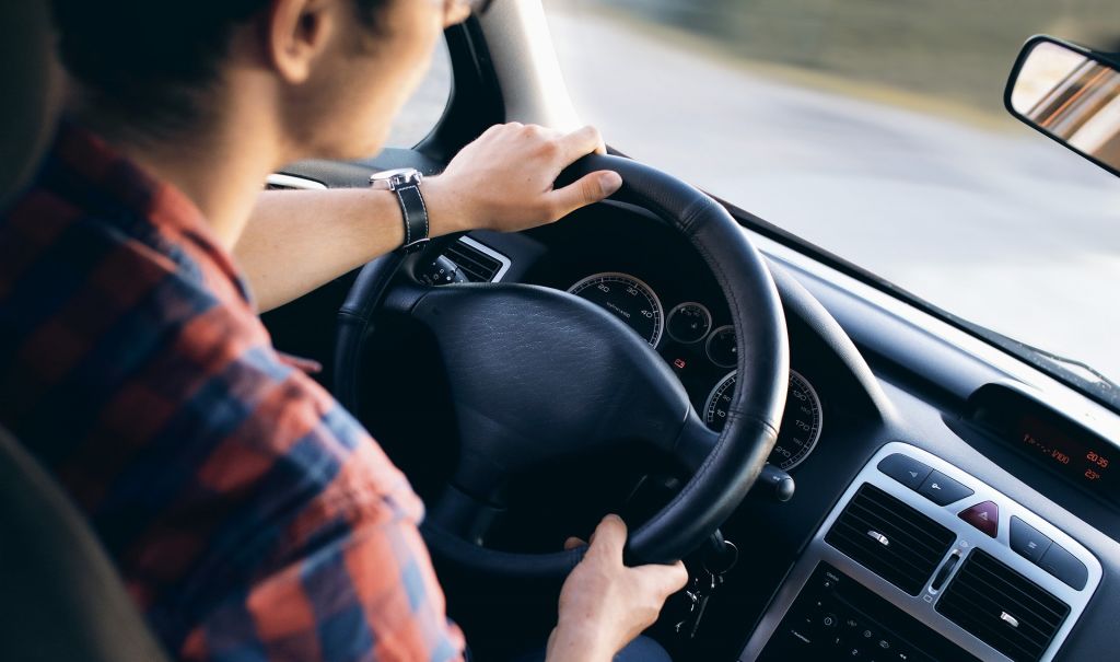 Δίπλωμα οδήγησης: Ζορίζουν οι εξετάσεις – Ποιες αλλαγές έρχονται