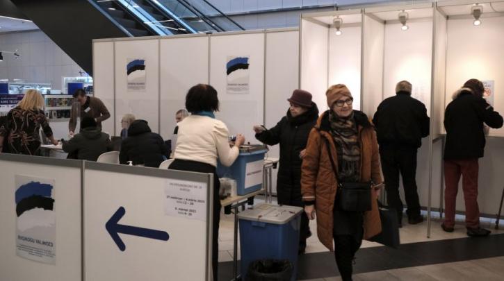 Περισσότεροι από τους μισούς ψήφισαν από το Ιντερνετ