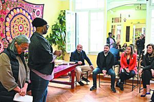 Συριζαϊκά σινιάλα και στον Βελόπουλο