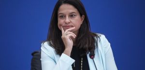 Φωτιές άναψε η παραίτηση από το ΙΚΥ της «προσωπικής επιλογής» της Νίκης Κεραμέως